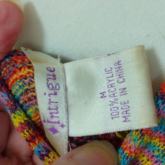 Batwing sleeved unusual sweater.  Can be worn several ways. Medium - Picture 7 of 7